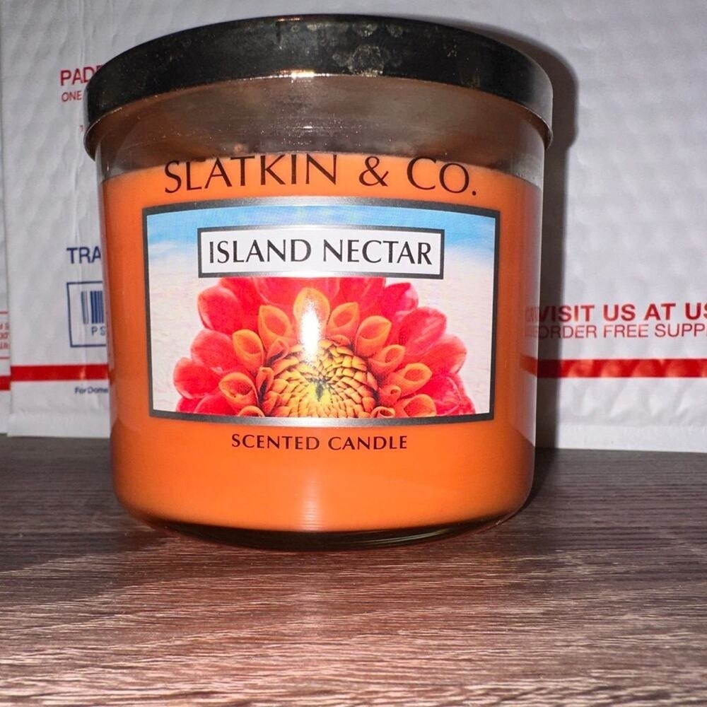 Bath and Body works Slatkin & Co Island Nectar 3 Wick Scented Candle 14.5 oz